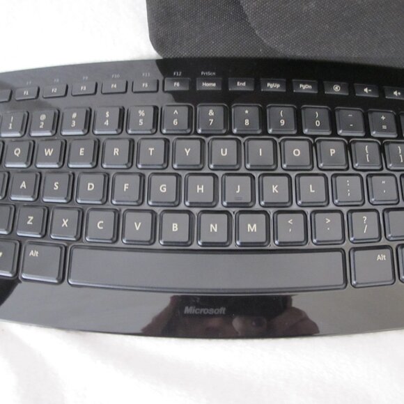 Microsoft Arc Wireless Keyboard - Picture 2 of 8